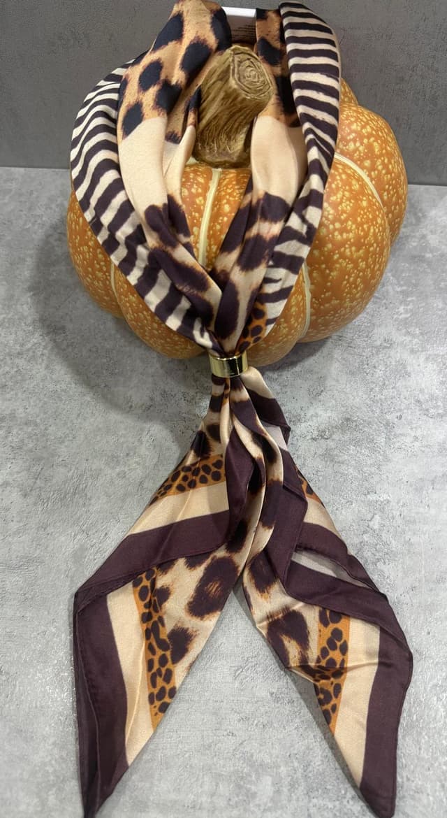 Foulard animalier beige e marrone